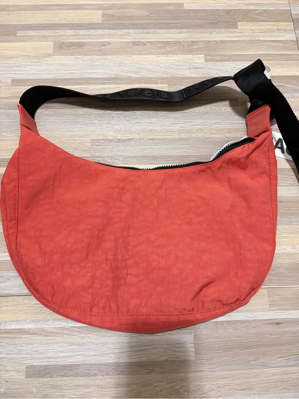 BAGGU: Medium Nylon Crescent Bag “Baked Apple”🍎 - Picture 5 of 6
